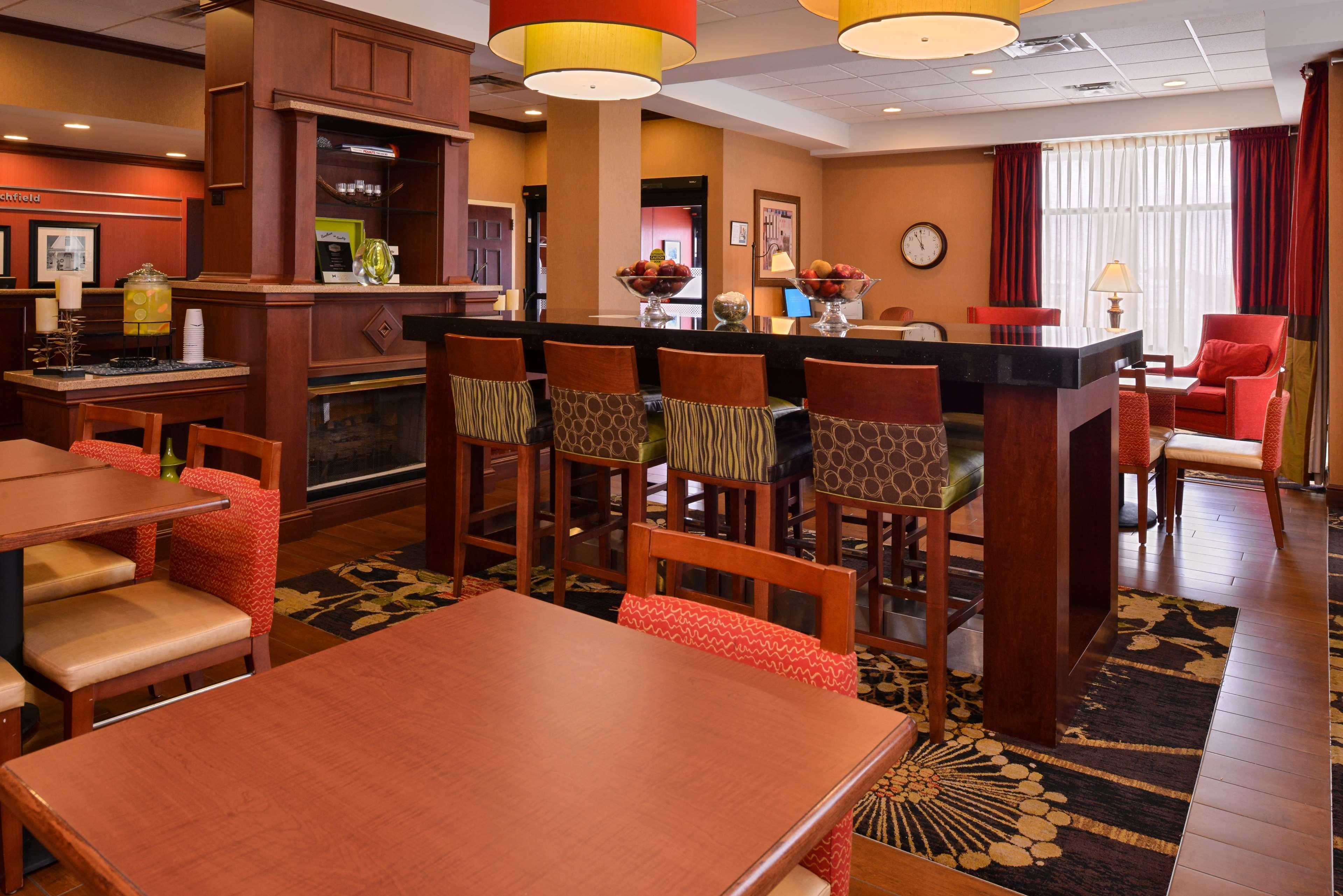 Hampton Inn By Hilton Litchfield Экстерьер фото