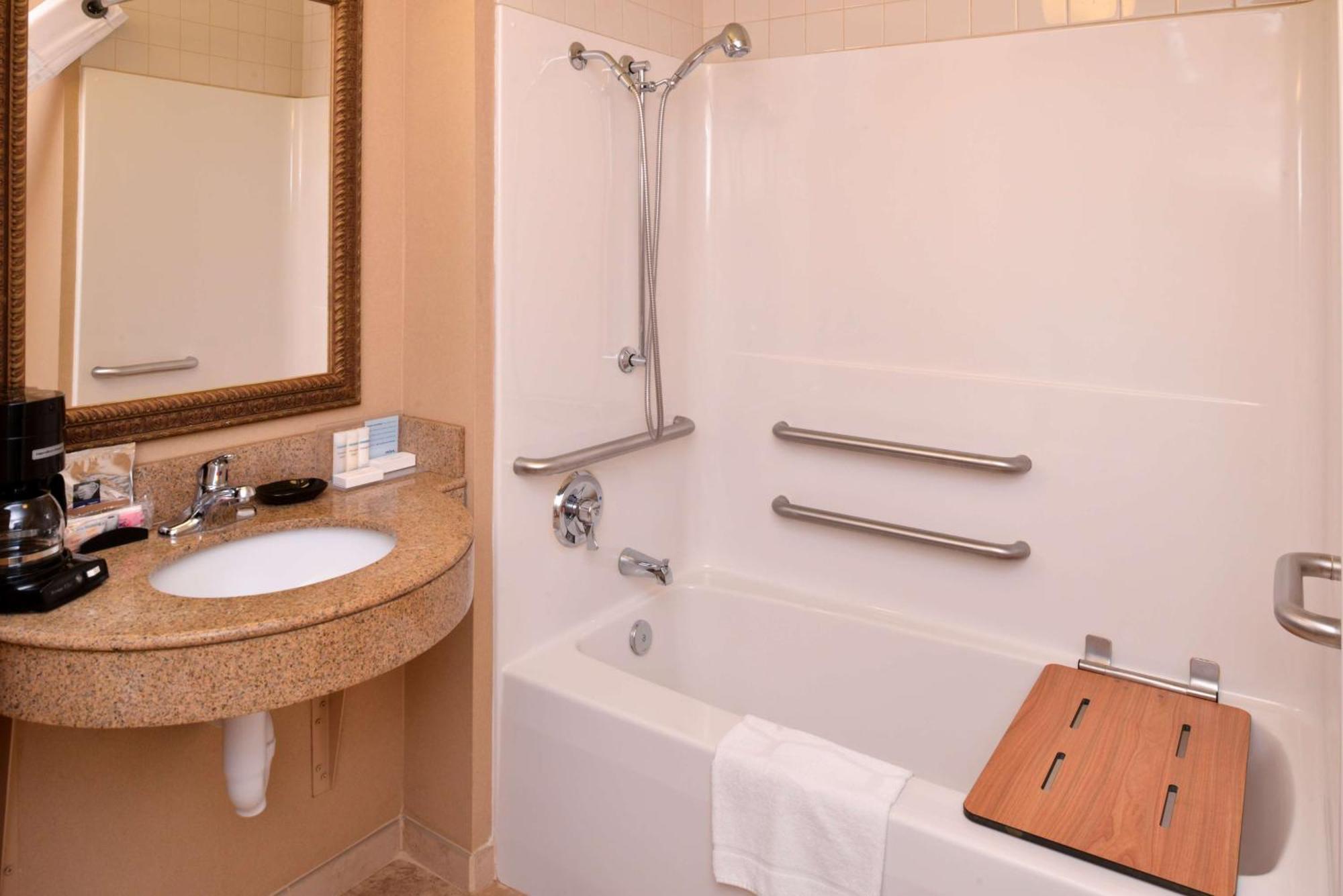 Hampton Inn By Hilton Litchfield Экстерьер фото
