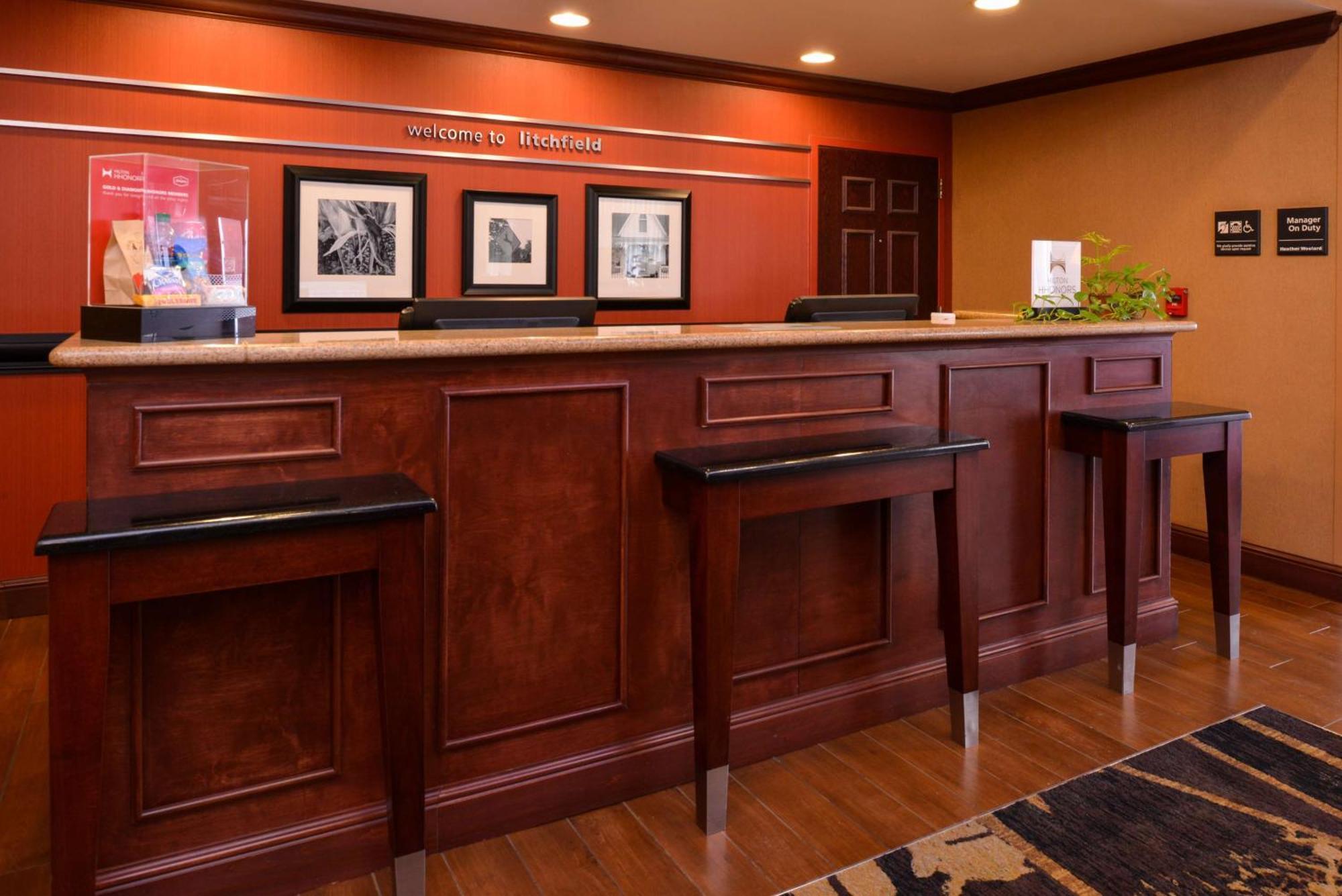 Hampton Inn By Hilton Litchfield Экстерьер фото
