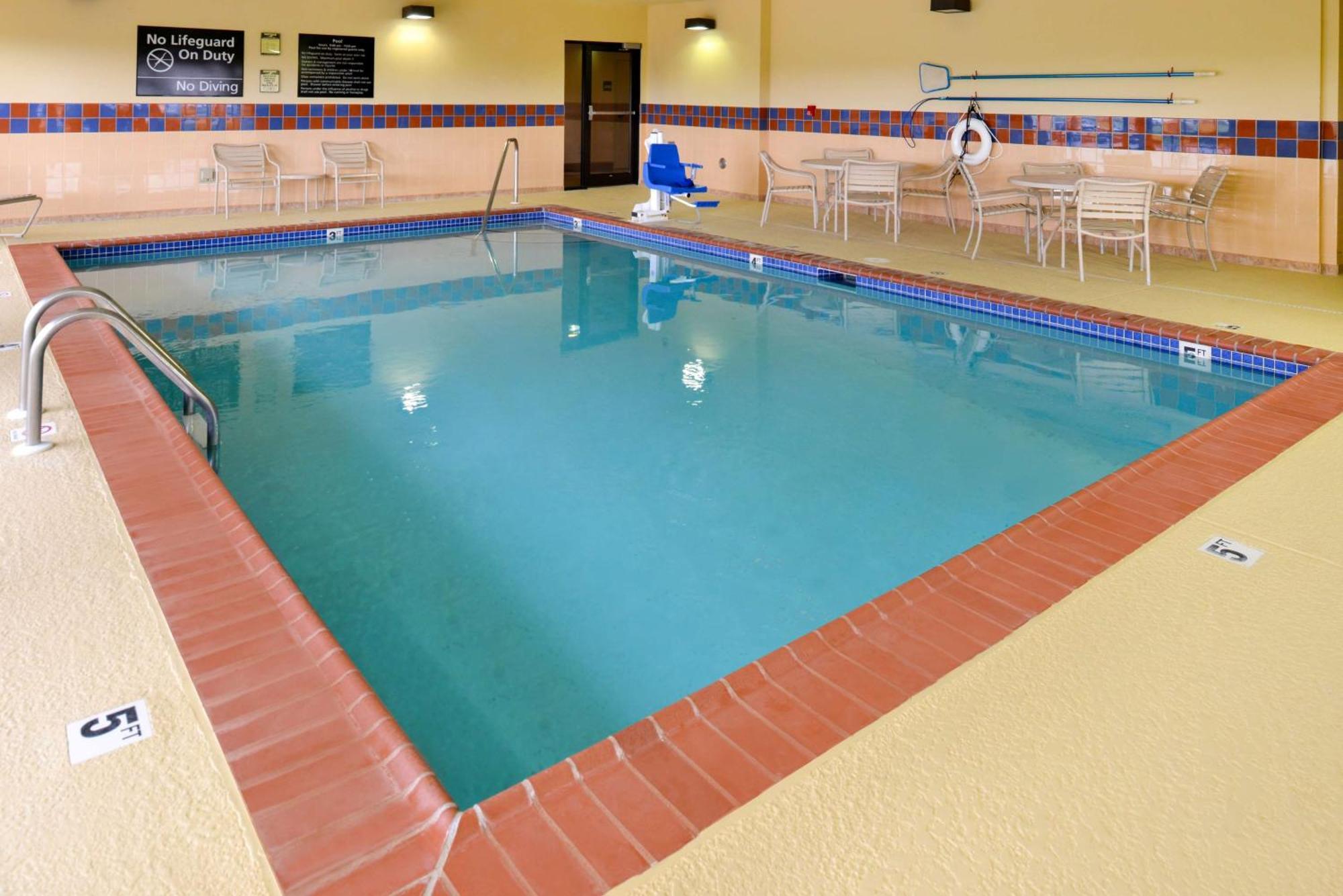 Hampton Inn By Hilton Litchfield Экстерьер фото