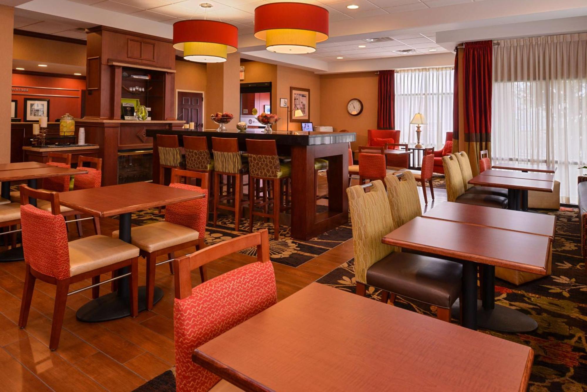 Hampton Inn By Hilton Litchfield Экстерьер фото