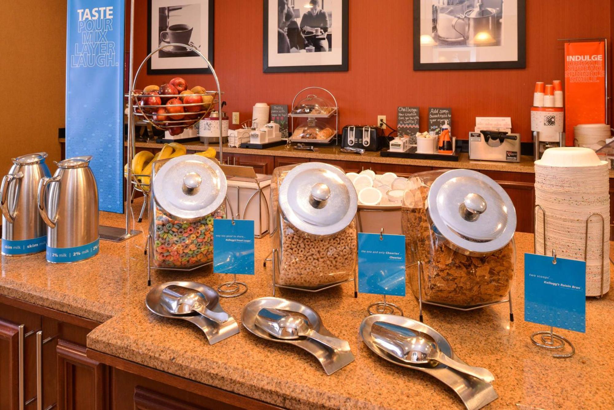 Hampton Inn By Hilton Litchfield Экстерьер фото