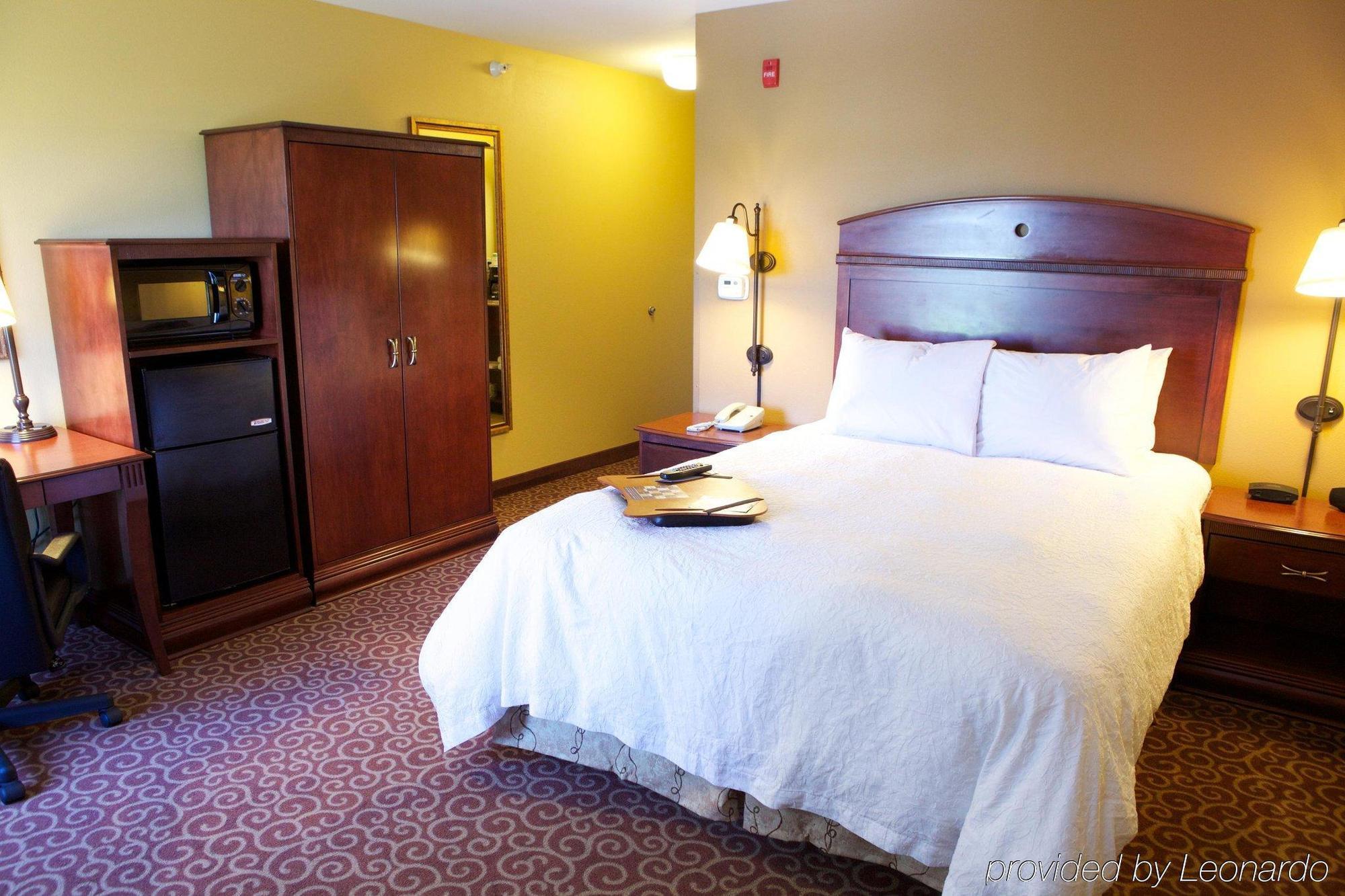 Hampton Inn By Hilton Litchfield Экстерьер фото